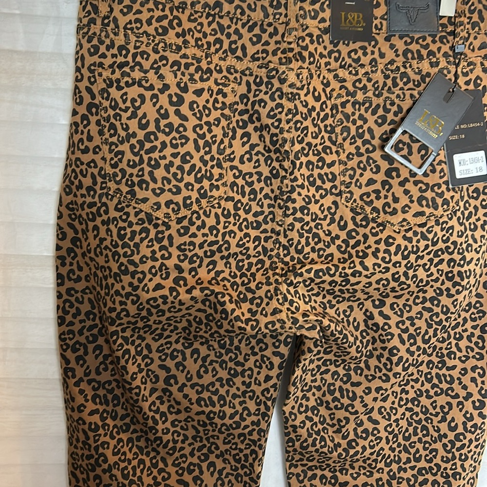 NWT Lucky & Blessed Leopard Print Boyfriend Pants. Size 18 - Picture 8 of 11